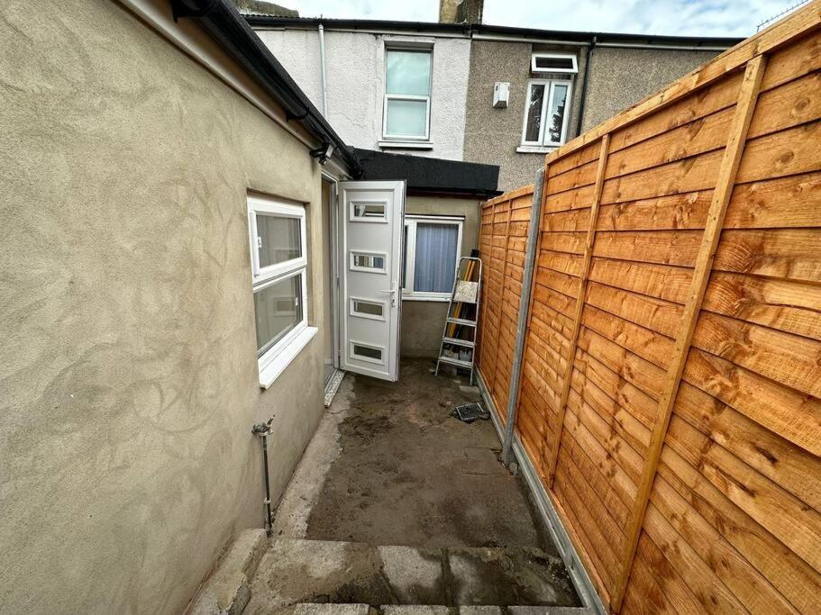 Big 3 Bedroom London House With 2 Bathroom Plumstead  Exterior foto